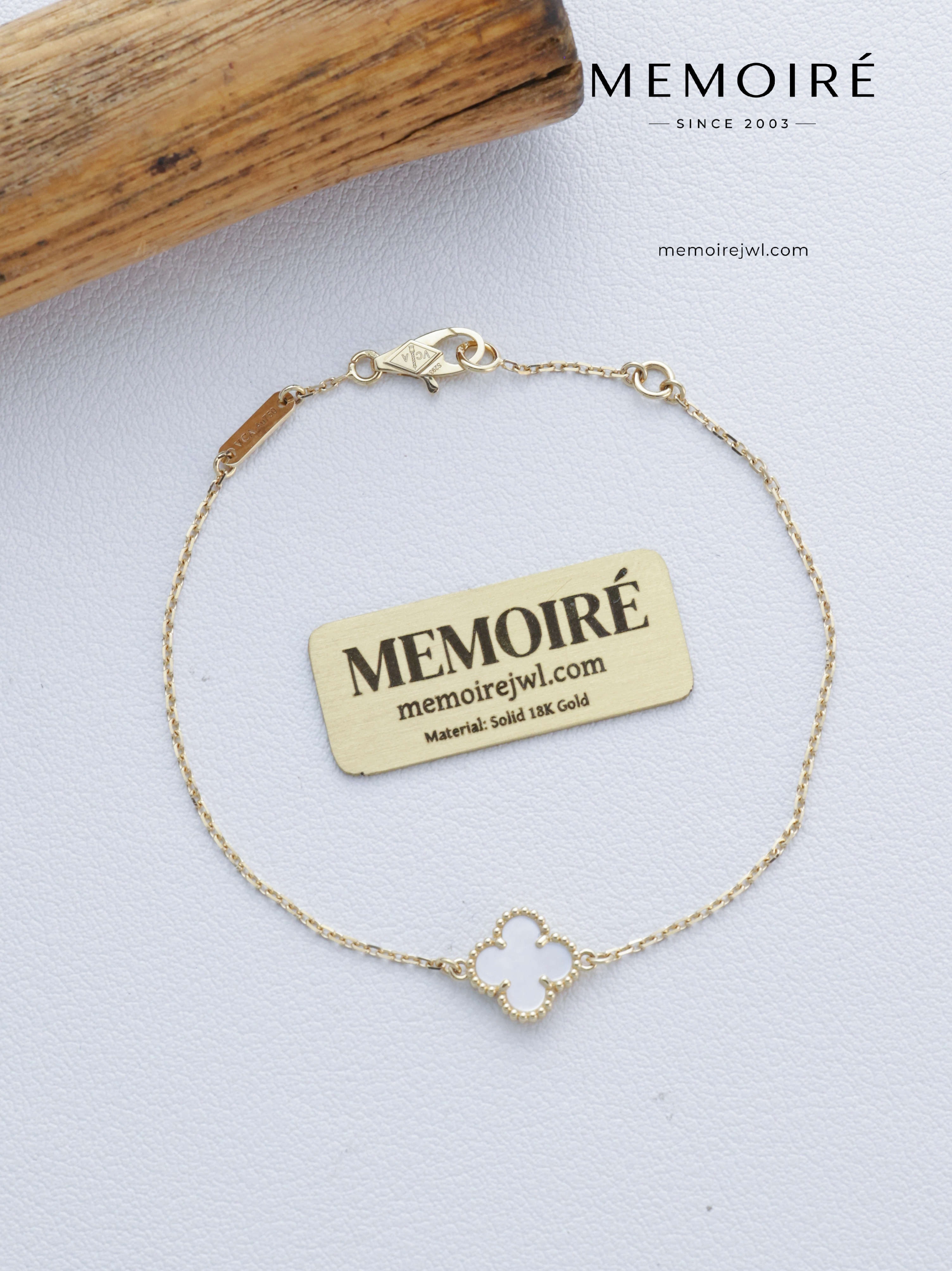 MEMOIRÉ 18K Yellow Gold Mini White Mother of Pearl Single Flower Bracelet